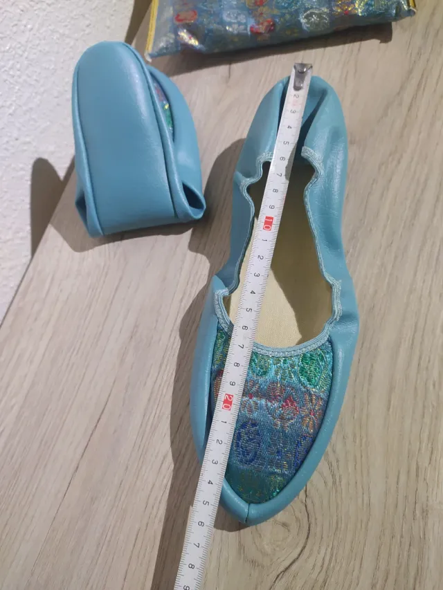 Zapatillas de piel azul y multicolor talla 38