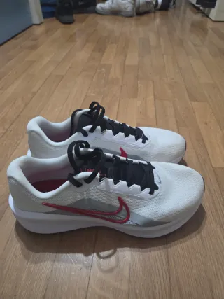 Zapatillas Nike Hombre Blancas y Rojas