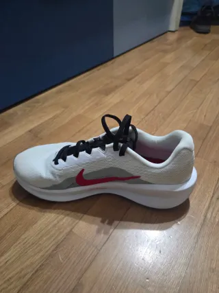Zapatillas Nike Hombre Blancas y Rojas