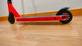 Patinete infantil rojo y negro