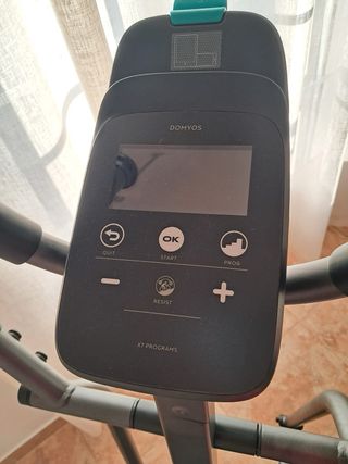 Bicicleta elíptica gris. porte a cargo de comprado