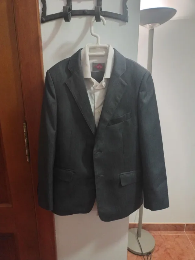 Traje de comunión gris