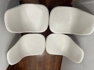 Mesa redonda blanca y 4 sillas