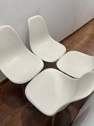 Mesa redonda blanca y 4 sillas