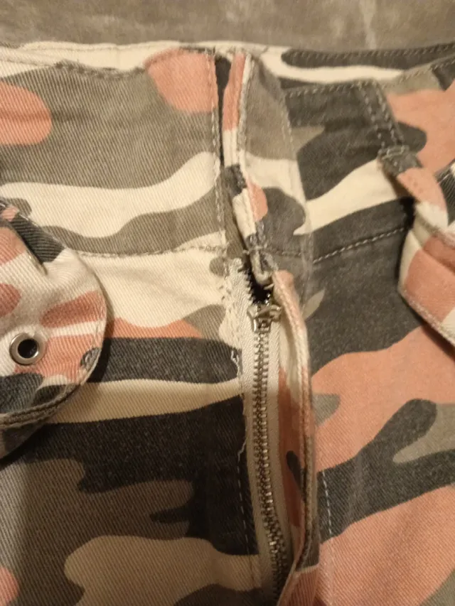 Calças Bershka camufladas n.º 38