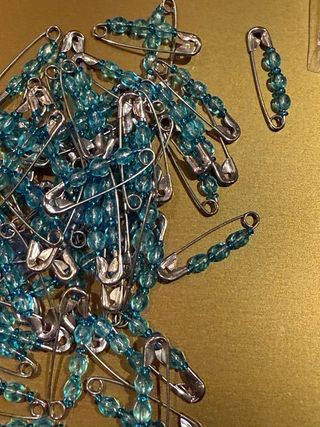 Abalorios y imperdibles bisutería