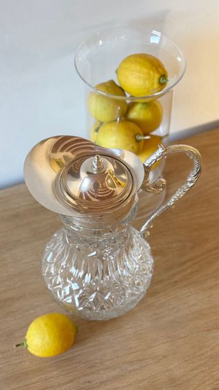 Jarra vintage de vidrio tallado