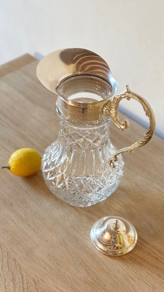 Jarra vintage de vidrio tallado