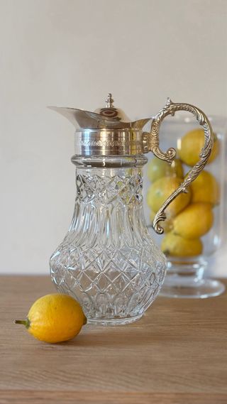 Jarra vintage de vidrio tallado