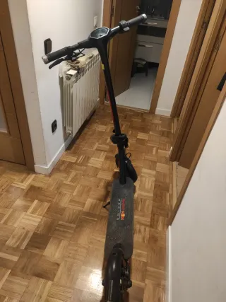 Monopatín Eléctrico Red Bull Racing