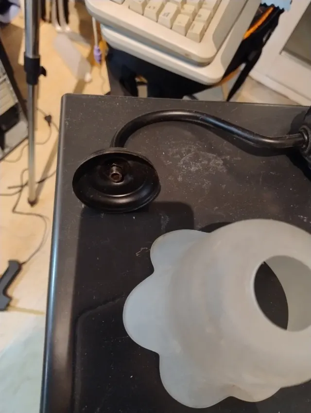 Lámpara de metal y cristal (se regala)