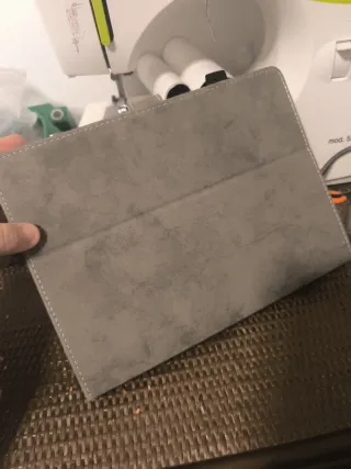 Funda tablet gris sin usar