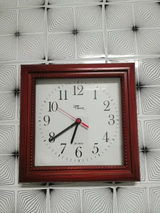 Reloj Cuadrado Madera