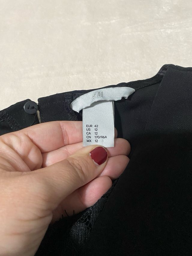 Vestido negro con encaje