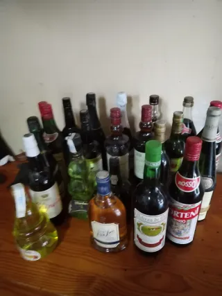 Botellas de vino y licores antiguas