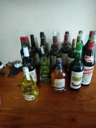Botellas de vino y licores antiguas