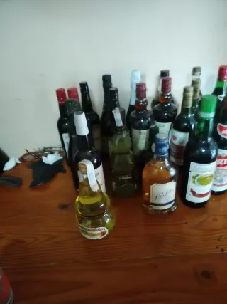 Botellas de vino y licores antiguas