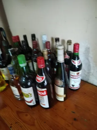 Botellas de vino y licores antiguas