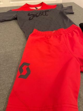 Equipación Scott Niño