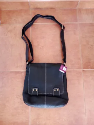 Bolso piel negro sin estrenar con etiqueta