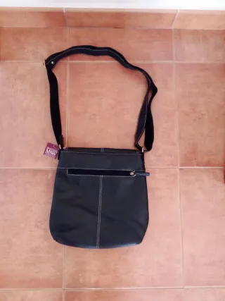 Bolso piel negro sin estrenar con etiqueta