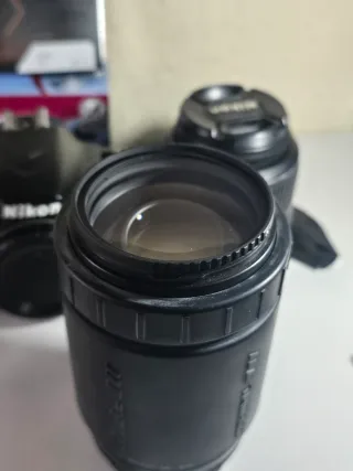 Nikon D3200, 2 objetivos, mochila y accesorios