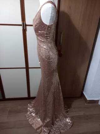 Vestido de noche color champan lentejuelas