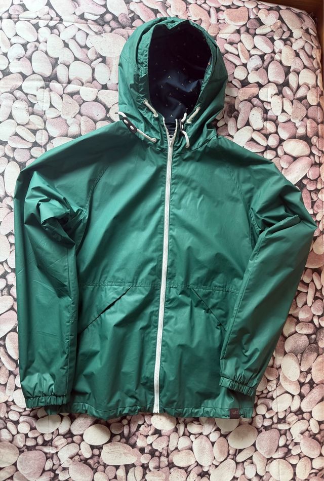 Chaqueta Pull&Bear verde capucha