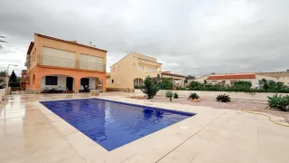 Casa en alquiler en primera línea de playa Oliva