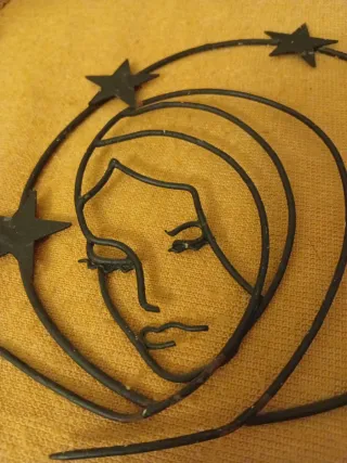 Adorno de hierro mujer con estrellas