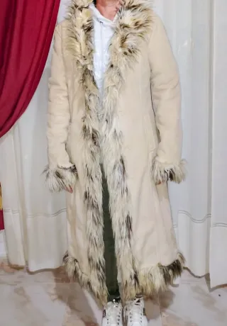 Abrigo largo de pelo beige