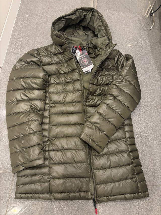 Plumas nuevo Norway hombre