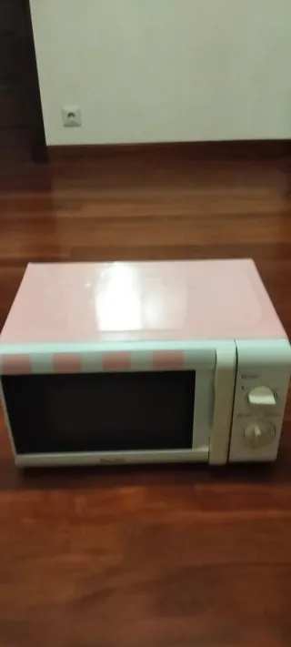 Microondas Bluesky Blanco y Rosa