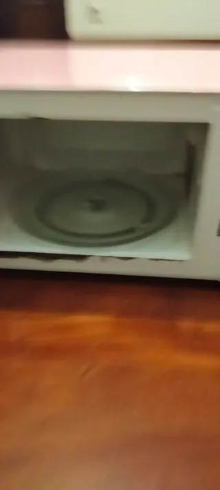 Microondas Bluesky Blanco y Rosa