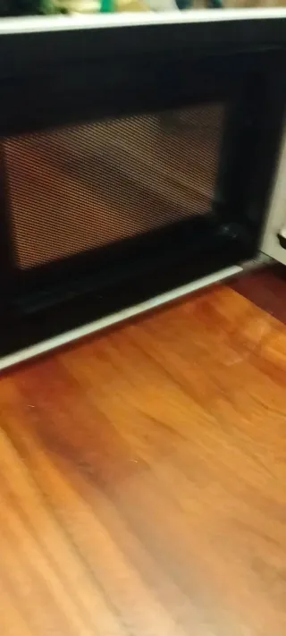 Microondas Bluesky Blanco y Rosa