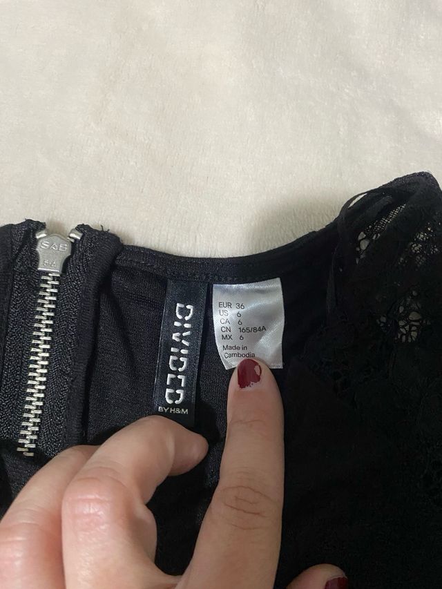 Vestido negro mangas de encaje