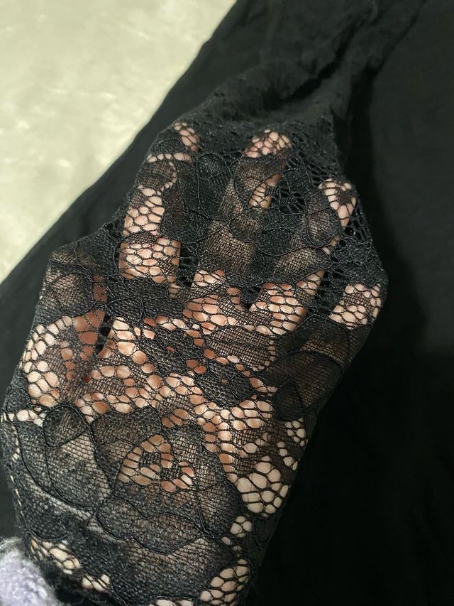 Vestido negro mangas de encaje