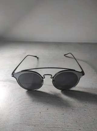 Gafas de sol negras marca genérica