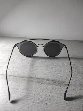 Gafas de sol negras marca genérica