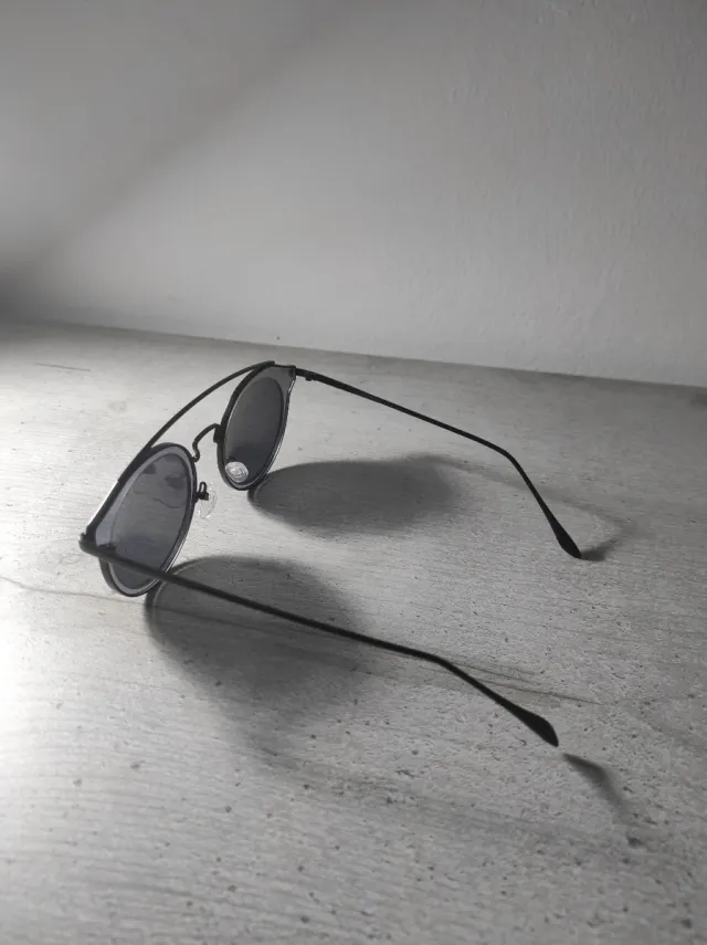 Gafas de sol negras marca genérica