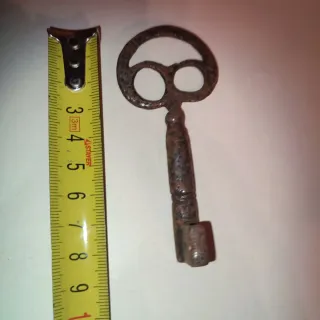 Llave antigua de hierro rara curiosa