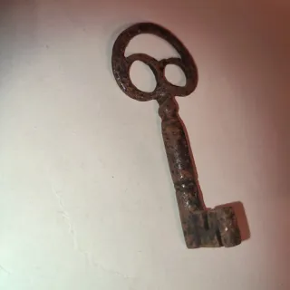 Llave antigua de hierro rara curiosa