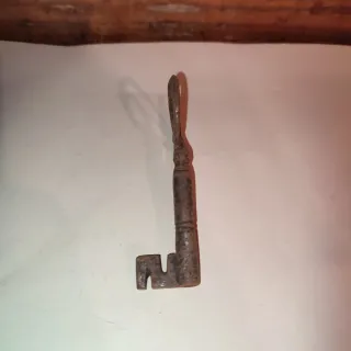 Llave antigua de hierro rara curiosa