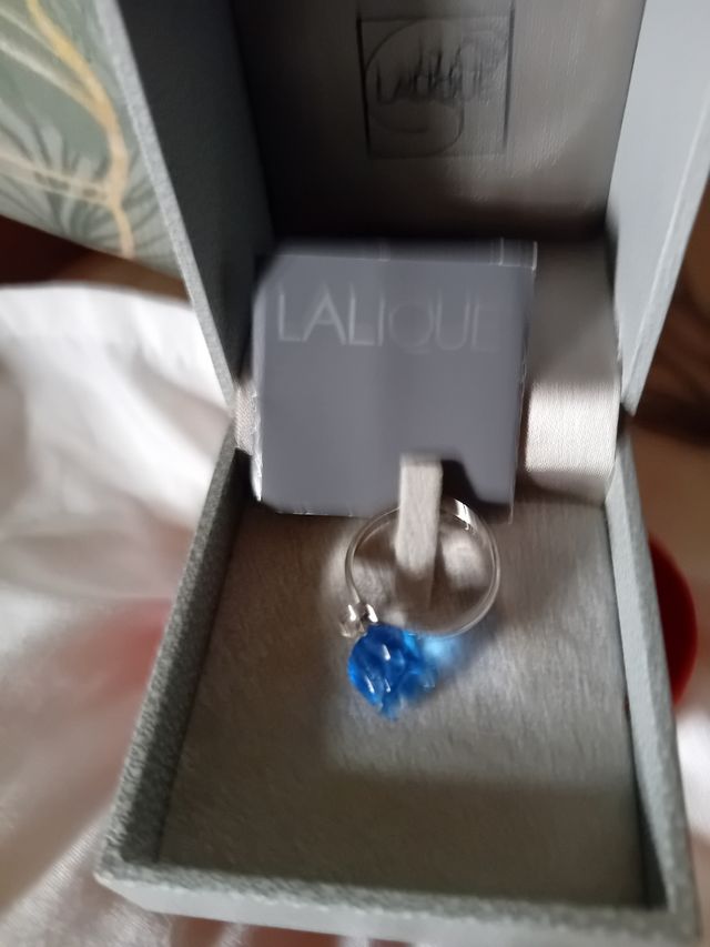 Anillo de cristal tallado