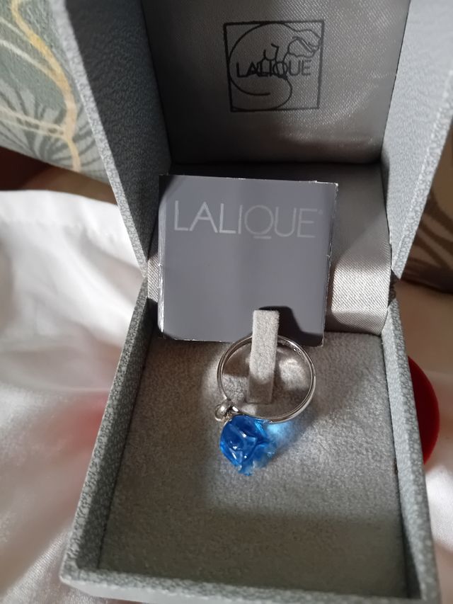 Anillo de cristal tallado