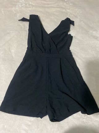 Mono Zara negro con lazos