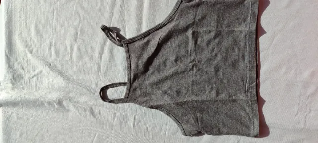 Camiseta negra con texto IT COULD BE WORSE