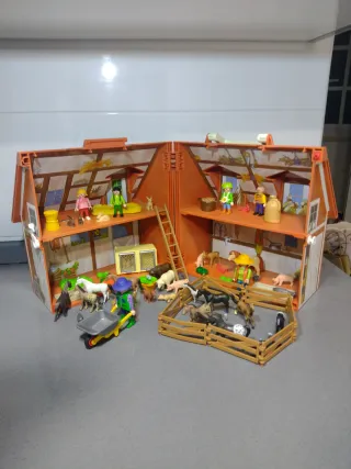 Granja Playmobil con muñecos y animales