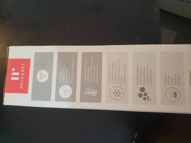 Secador de pelo azul con difusor