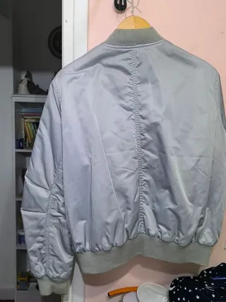 Cazadora Bomber Gap Gris y Rosa